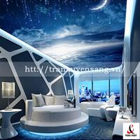 Mẫu trần và vách xuyên sáng in bầu trời đêm trên biển