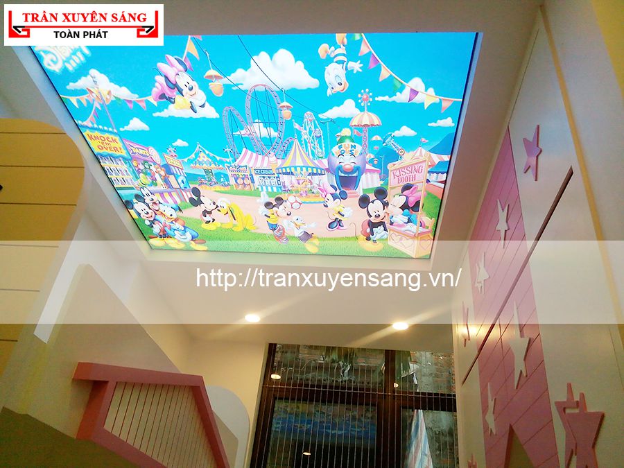 Hình ảnh không ngủ phòng ngủ của gia đình chị Thắng tại KĐT MĐ II với mẫu thiết kế trần xuyên sáng in hình các nhân vật hoạt hình disney độc đáo